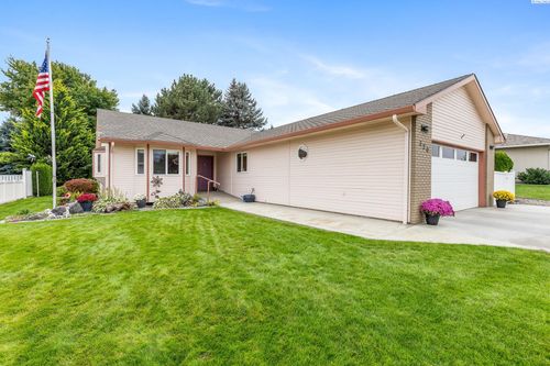 320 W Canyon Lakes Dr, Kennewick, WA, 99337-2569 | Card Image