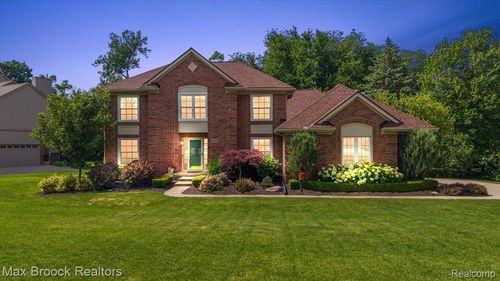 24435 Nantucket Dr, Novi, MI, 48374-2843 | Card Image