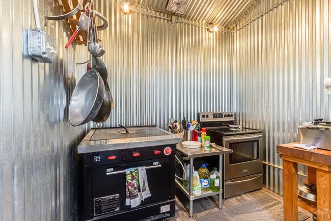Kitchen | Image 11
