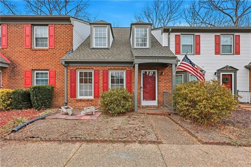 125 Wellesley Dr, Newport News, VA, 23606-4042 | Card Image