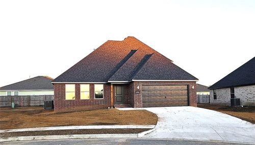 2705 N Penny St, Siloam Springs, AR, 72761 | Card Image