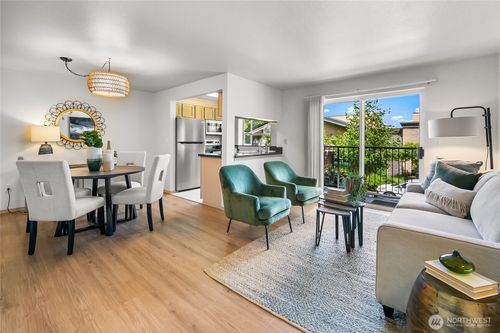 apt-204-12056 15th Ave Ne, Seattle, WA, 98125-5061 | Card Image