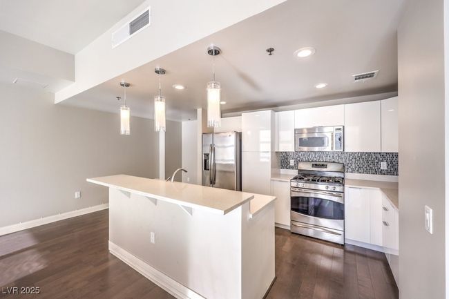 UNIT-810 - 150 Las Vegas Blvd N, Condo with 2 bedrooms, 2 bathrooms and null parking in Las Vegas NV | Image 7