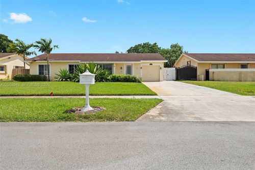20001-20001 Nw 62nd Ct, Hialeah, FL, 33015 | Card Image