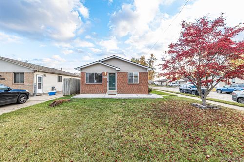 20100 E 14 Mile Rd, Roseville, MI, 48066-1158 | Card Image