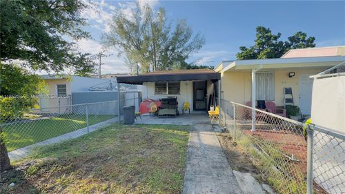 509 E 21st St, Hialeah, FL, 33013-4017 | Card Image