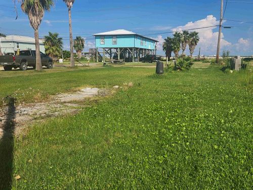 160 W Central Ave, Grand Isle, LA, 70358-8700 | Card Image