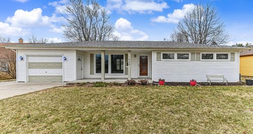 1023 W Glenn Dr, Waukesha, WI, 53188-2927 | Card Image