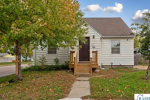 1024 Center St, North Mankato, MN, 56003-2104 | Card Image