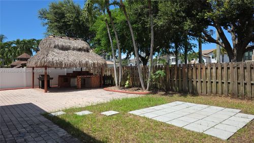 16431 60th Ter, Miami, FL, 33193-5704 | Card Image