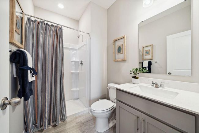 Main level bath. | Image 19