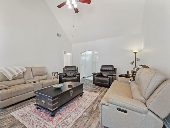 4710 Ashley Cir, House other with 4 bedrooms, 2 bathrooms and null parking in Midlothian TX | Image 8