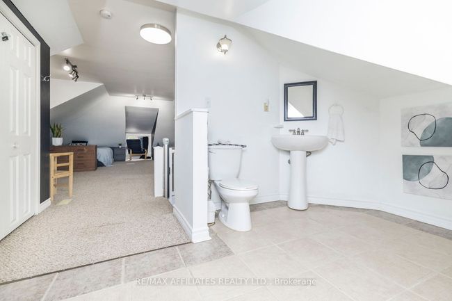 5601 Centennial Lake Rd, House other with 3 bedrooms, 3 bathrooms and 6 parking in Griffith ON | Image 24