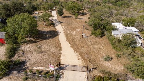 18615 County Road 5740, Castroville, TX, 78009-2230 | Card Image