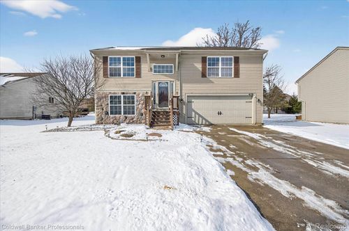 639 Andover Woods Dr, Fenton, MI, 48430-4128 | Card Image