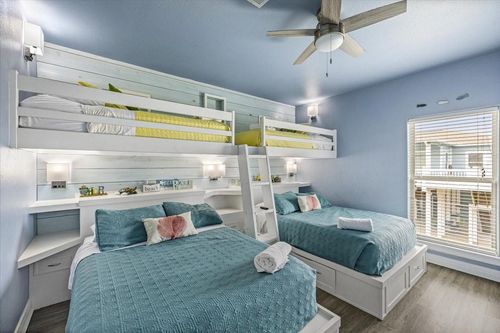 931 Tidelands Dr, Crystal Beach, TX, 77650 | Card Image