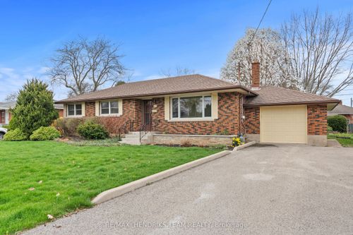 11 Kamla Drive, St Catharines, ON, L2M3J9 | Card Image