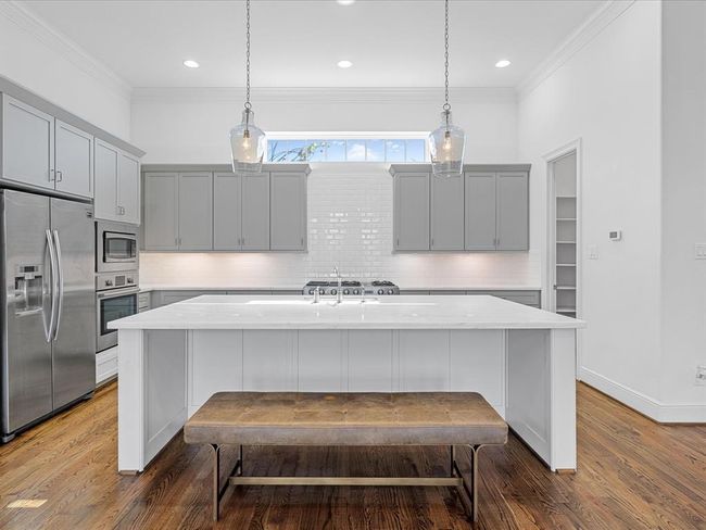 1110 W 12 Th St, House other with 3 bedrooms, 4 bathrooms and 2 parking in Houston TX | Image 4