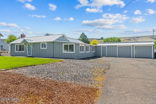 240 Wise Acre Rd, Yakima, WA, 98901-8301 | Card Image