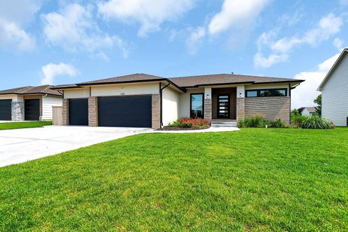 1226 W Lakeway Ct, Andover, KS, 67002-7672 | Card Image