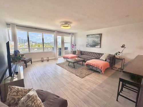 510-3111 N Ocean Dr, Hollywood, FL, 33019-3725 | Card Image