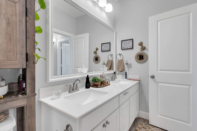 Full bath featuring double vanity | Image 23