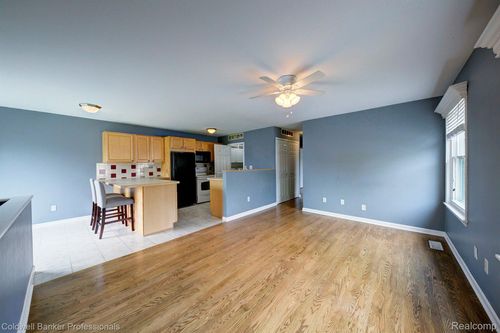 3067 Oakridge Ct, Lake Orion, MI, 48360-1732 | Card Image