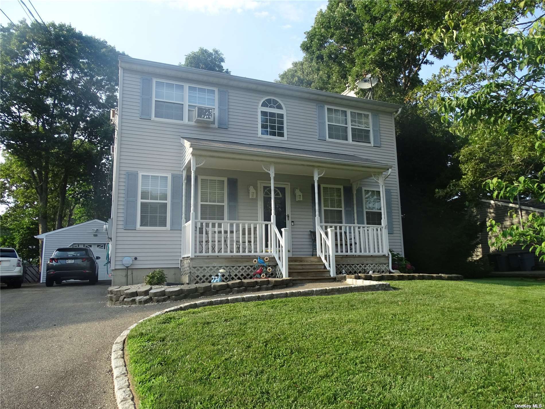 Alcolade Dr, Shirley, NY 11967
