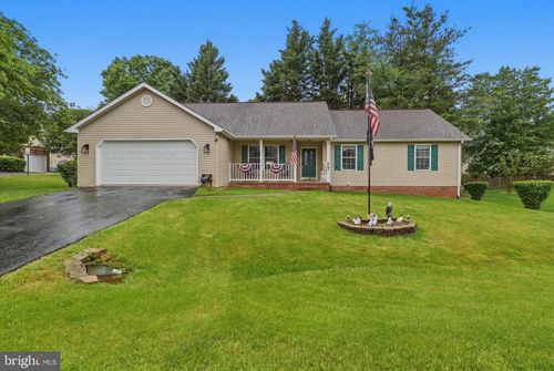 32 Talisman Dr, MARTINSBURG, WV, 25403-2170 | Card Image