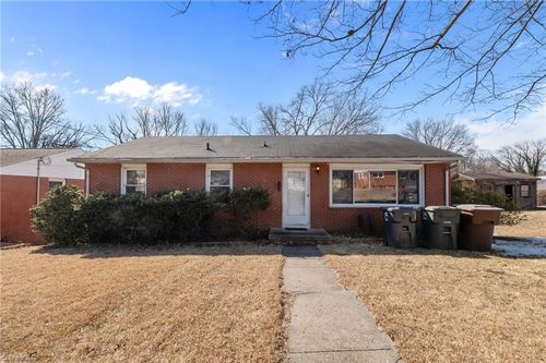 3217 London Rd, Greensboro, NC, 27405-4126 | Card Image