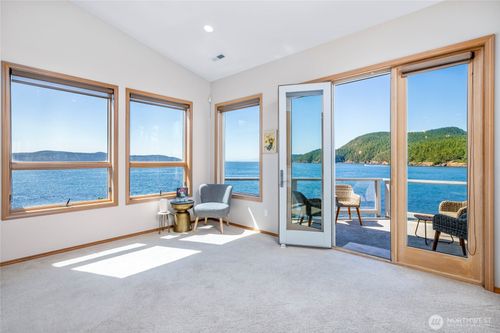 apt-203e-2401 Skyline Way, Anacortes, WA, 98221-2900 | Card Image