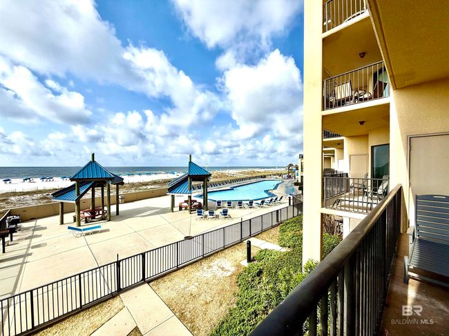 Balcony | Image 30