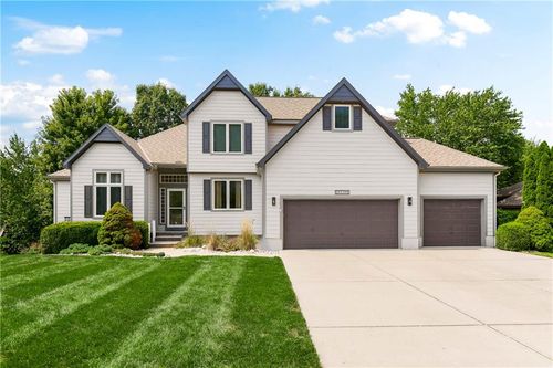 808 Sw Springwater Ln, Lee's Summit, MO, 64081-2127 | Card Image