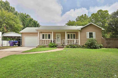 104 Feess Cir, Wamego, KS, 66547-1938 | Card Image