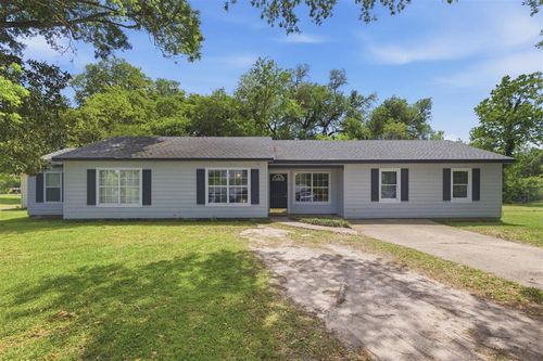 105 Radeke St, Welsh, LA, 70591-4357 | Card Image