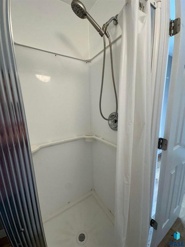 200 E 2 Nd St, House other with 3 bedrooms, 1 bathrooms and null parking in Freeman SD | Image 20