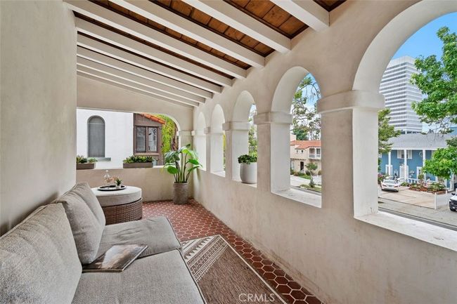 TOP UNIT OUTDOOR PATIO | Image 5