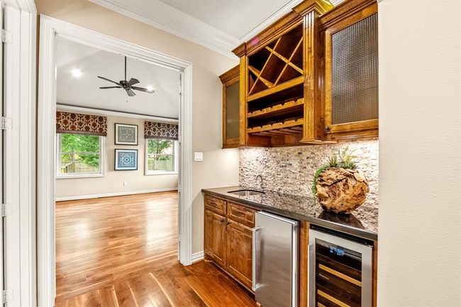 Wet bar with wine fridge | Image 33