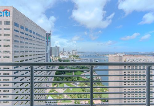 4122-325 S Biscayne Blvd, Miami, FL, 33131-2480 | Card Image