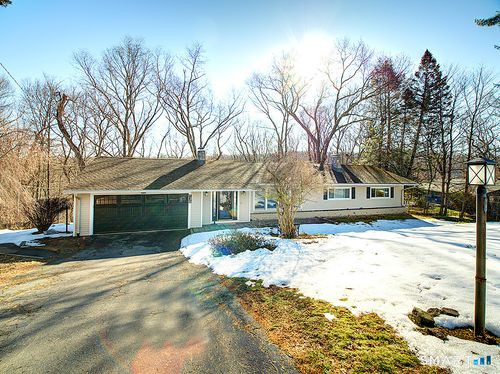 136 Knoll Dr, Hamden, CT, 06518-1309 | Card Image