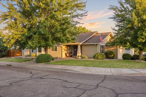 96 Mountain View Dr, Phoenix, OR, 97535-9451 | Card Image