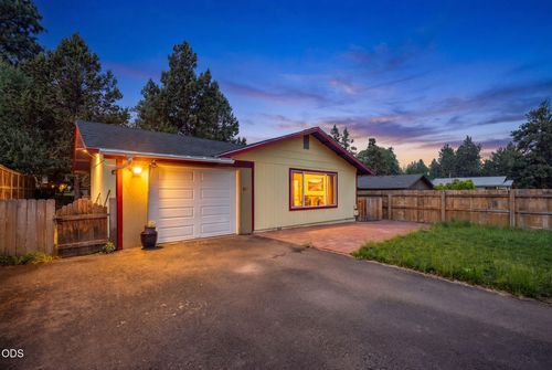 567 Se Centennial St, Bend, OR, 97702-1380 | Card Image