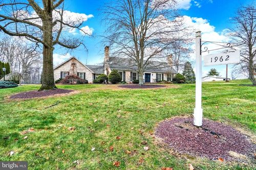 1962 Ridge Rd, Wellsville, PA, 17365-9531 | Card Image