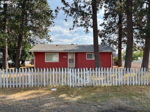95 S 17th Ave, Elgin, OR, 97827-8249 | Card Image