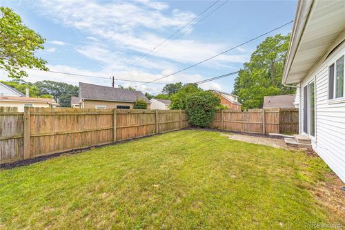 3321 Stone St, Port Huron, MI, 48060-2156 | Card Image