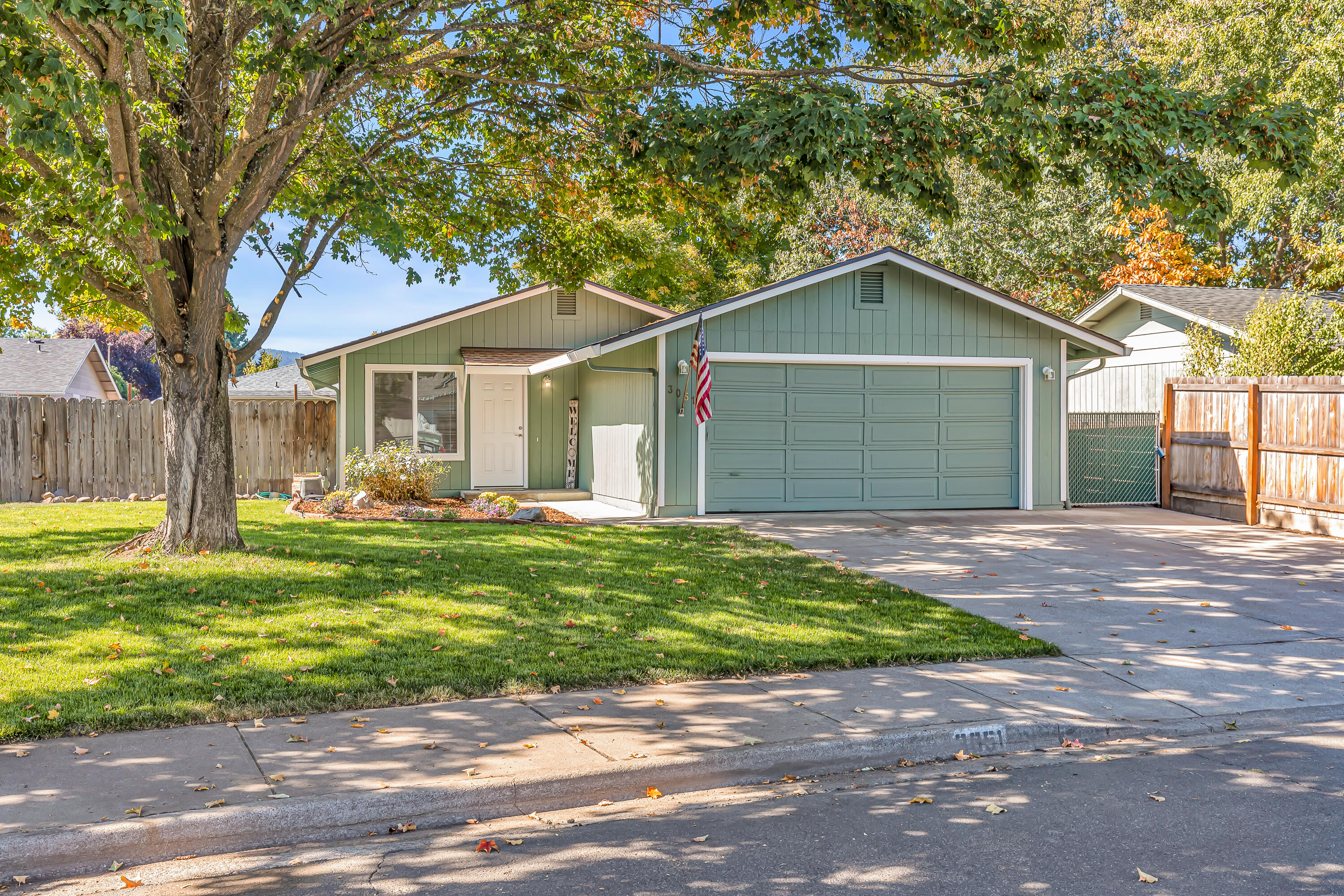 Glengrove Ave, Medford, OR 97501