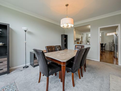 611 Windsor Run, Bloomfield Hills, MI, 48304-1413 | Card Image