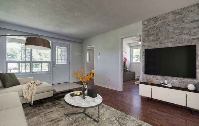 781 3 Rd Ave, House attached with 2 bedrooms, 1 bathrooms and 3 parking in Willow Beach ON | Image 4