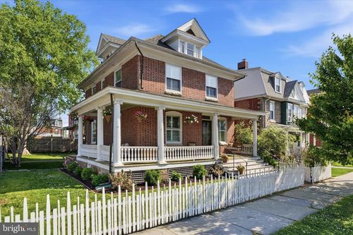 251 3rd Ave, PHOENIXVILLE, PA, 19460-3804 | Card Image
