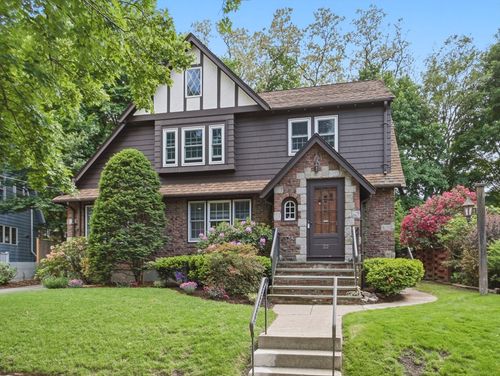 22 Ivy Rd., Belmont, MA, 02478 | Card Image